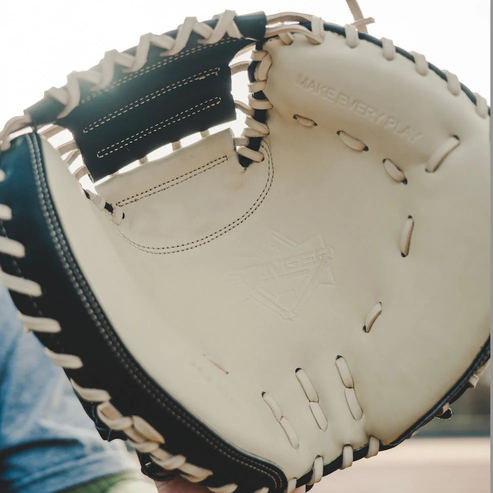 Stinger Black Diamond 33.5" Catcher's Mitt - Image 3