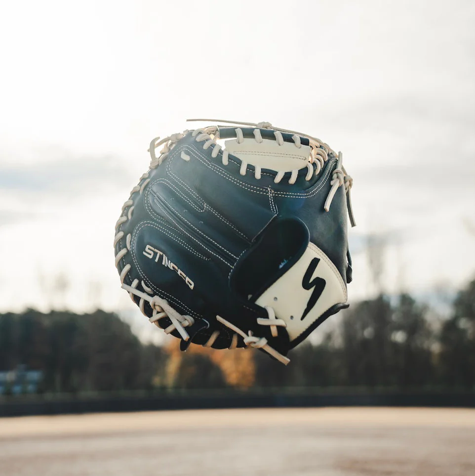Stinger Black Diamond 33.5" Catcher's Mitt - Image 5