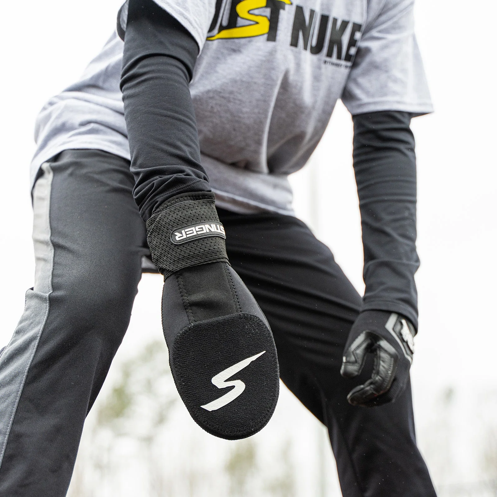 Stinger Sliding Mitt - Image 6